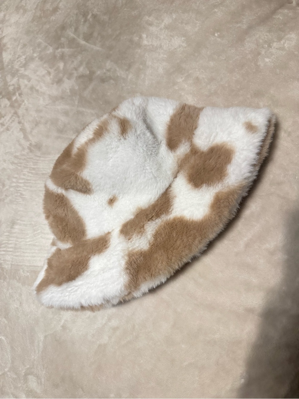 Faux Fur Cow Print Bucket Hat - White & Tan